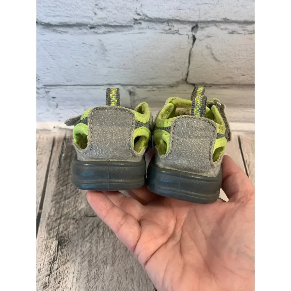 OSHKOSH B’GOSH Unisex Kids Bump Toe Athletic Sandals / Size: 6